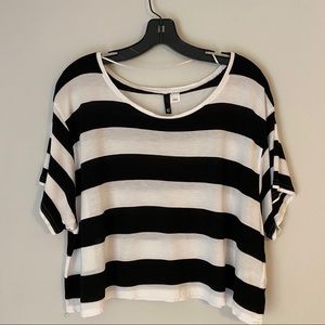 Divided black and white crop top - 12